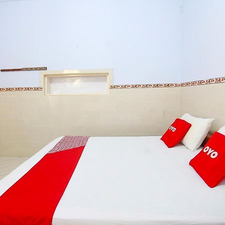 Oyo 91516 Wisata Hotel Матарам Екстер'єр фото