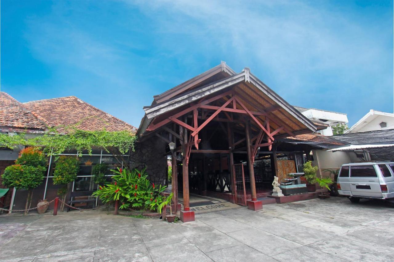 Oyo 91516 Wisata Hotel Матарам Екстер'єр фото