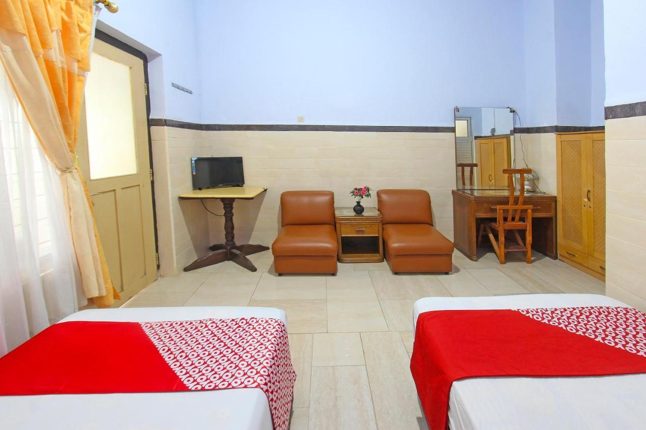 Oyo 91516 Wisata Hotel Матарам Екстер'єр фото